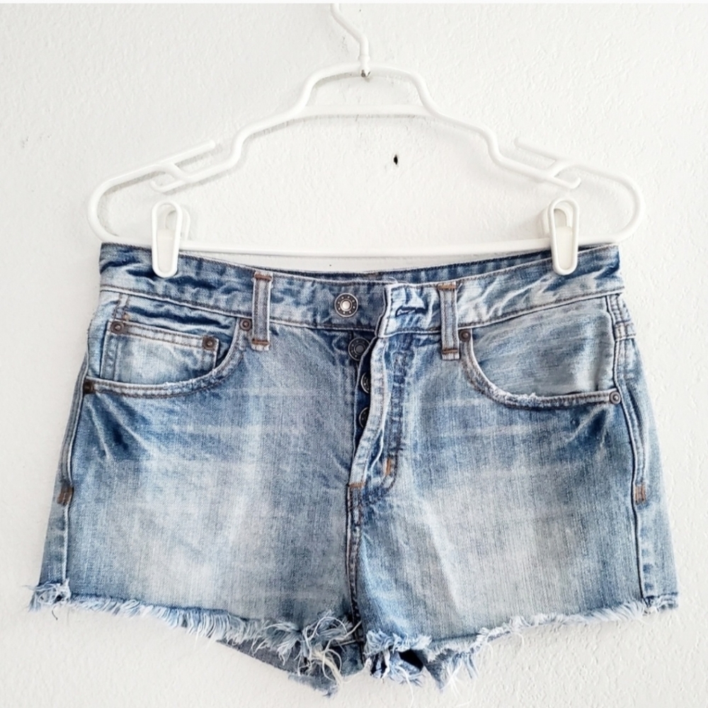 Free People Distressed Hidden Button Fly Cutoffs Frayed Faded Whiskering sz 26
